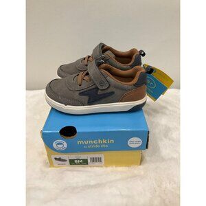 Munchkin by Stride Rite Boy's Maxwell Grey Sneakers 8M (Little Boy) New in Box